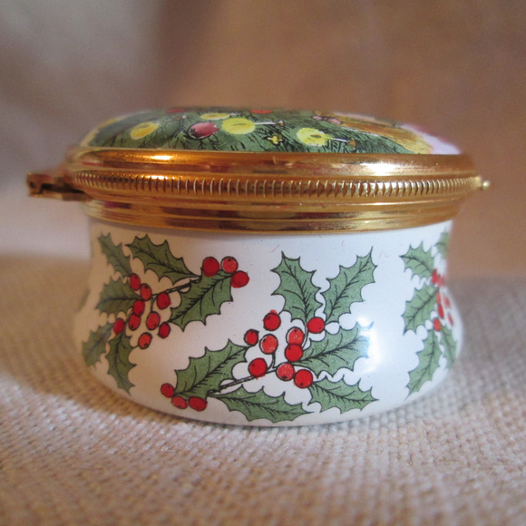 Enamel Trinket Box VICTORIAN CHRISTMAS  & Family - Picture 6 of 8